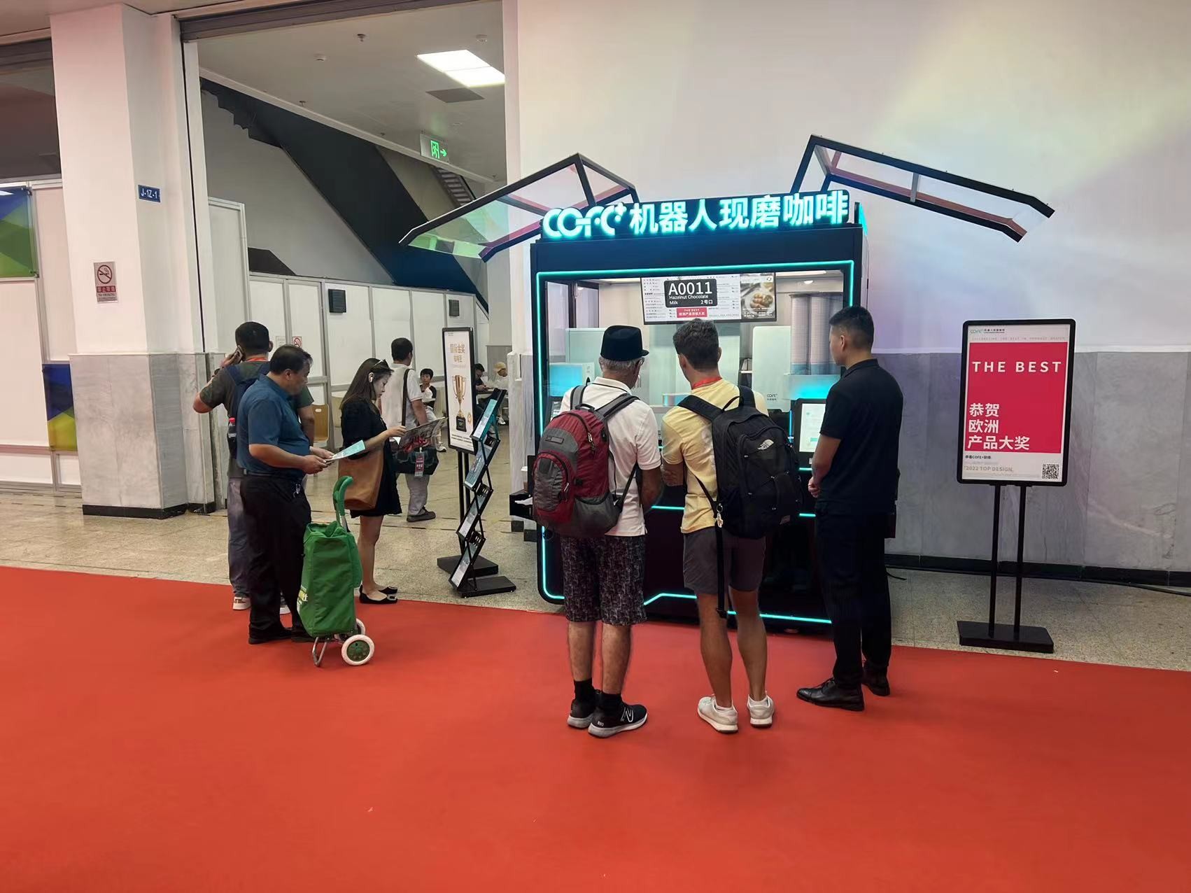 第5代咖啡机器人COFE+ 惊艳北京国际酒店用品展