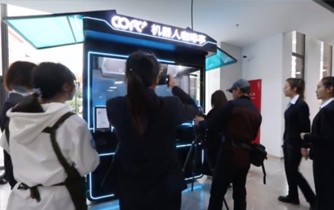 机器人咖啡：第二届高校大学生美食节新亮点