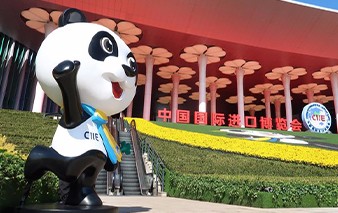 进博会COFE+机器人咖啡亭4.0升级版全球首发！秘鲁、埃塞等国大使纷纷亲自拜访